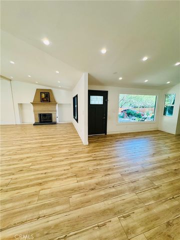9625 Aqueduct, North Hills, CA 91343