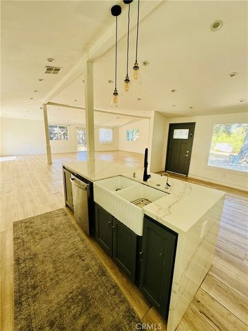 9625 Aqueduct, North Hills, CA 91343