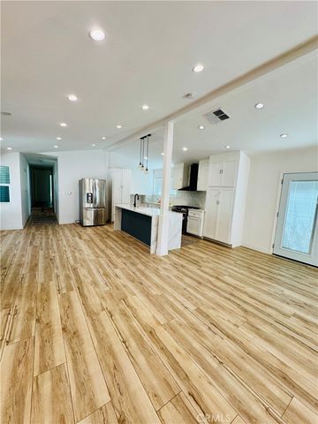 9625 Aqueduct, North Hills, CA 91343