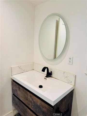 9625 Aqueduct, North Hills, CA 91343