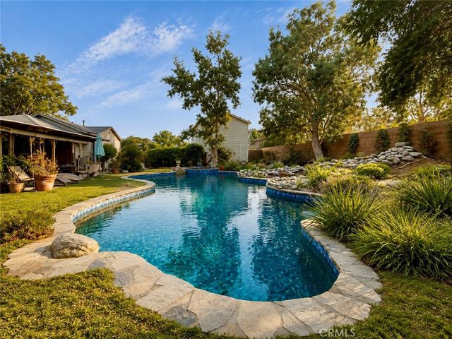 9625 Aqueduct, North Hills, CA 91343