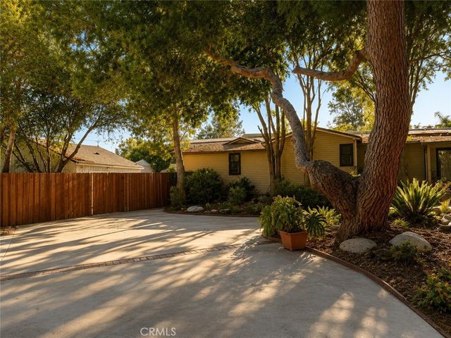 9625 Aqueduct, North Hills, CA 91343