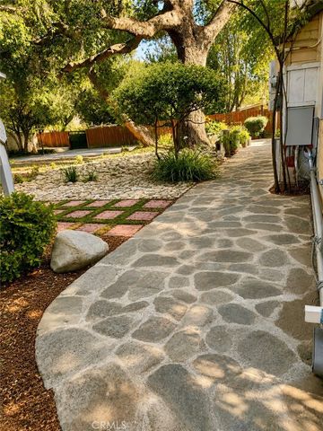 9625 Aqueduct, North Hills, CA 91343