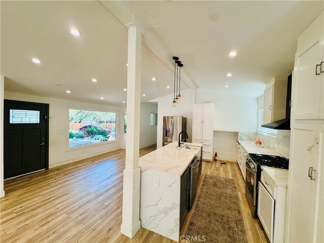 9625 Aqueduct, North Hills, CA 91343