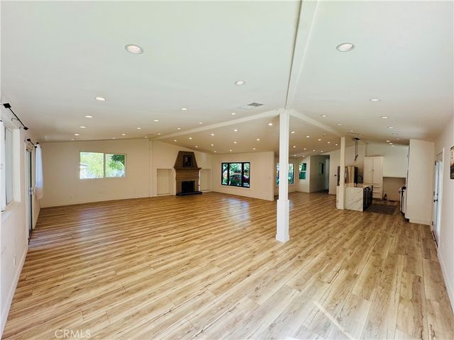 9625 Aqueduct, North Hills, CA 91343