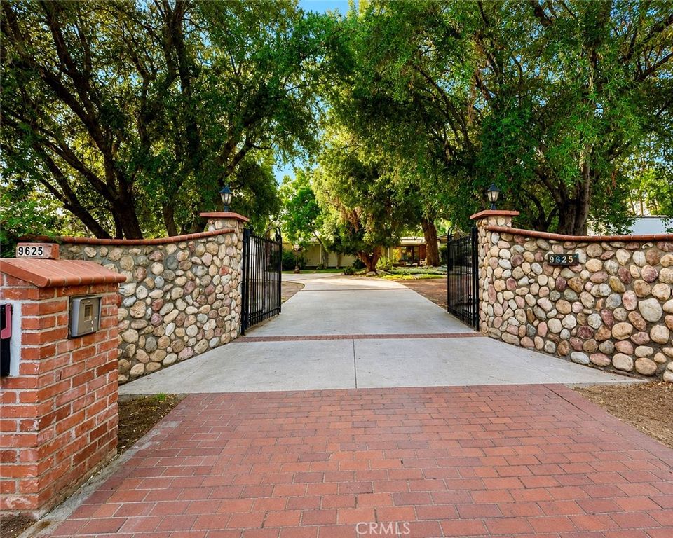 9625 Aqueduct, North Hills, CA 91343