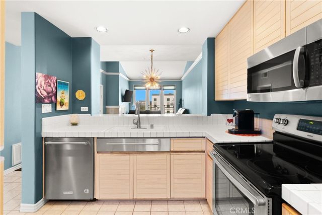 2243 Martin 408, Irvine, CA 92612