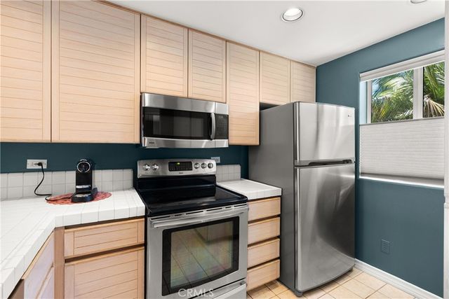 2243 Martin 408, Irvine, CA 92612