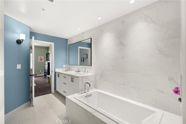 2243 Martin 408, Irvine, CA 92612