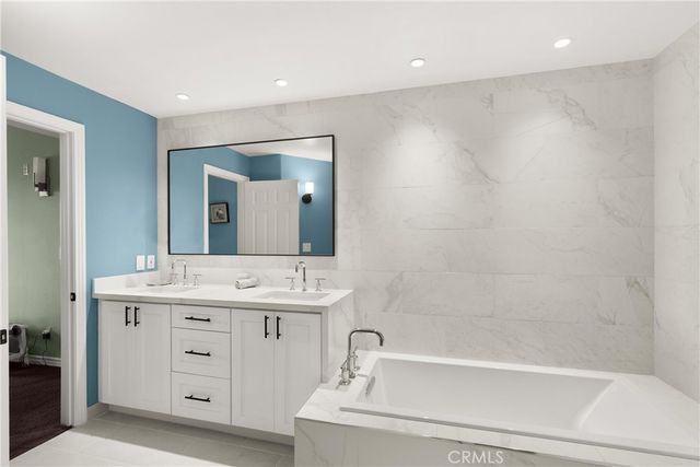 2243 Martin 408, Irvine, CA 92612