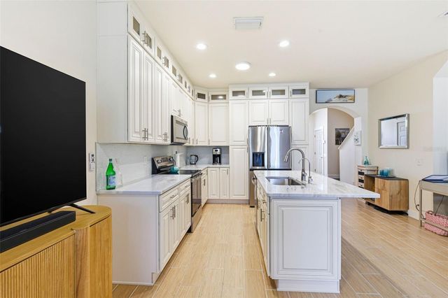 541 BLACK LION DRIVE NE, St Petersburg, FL 33716