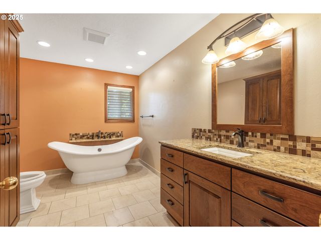 6503 KINNS Rd, Woodburn, OR 97071