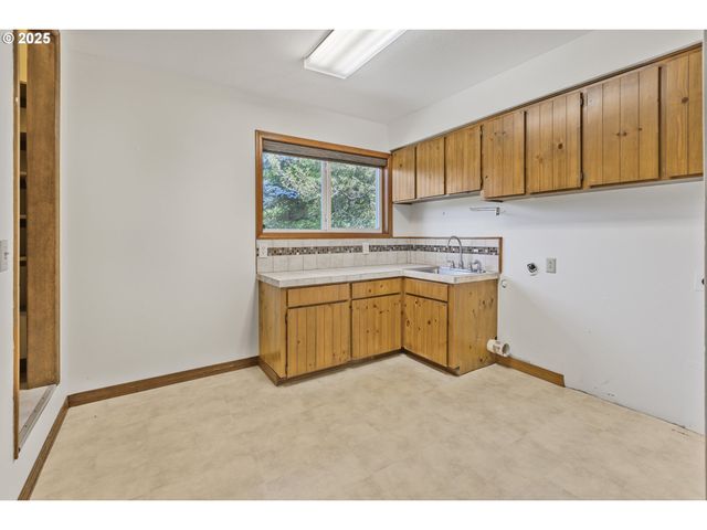 6503 KINNS Rd, Woodburn, OR 97071