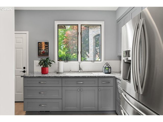 4221 Sw SELLING Ct, Portland, OR 97221