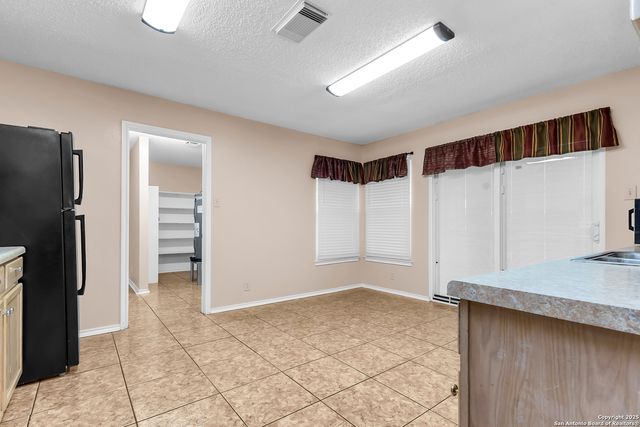 6161 Border Trail Dr, San Antonio, TX 78240