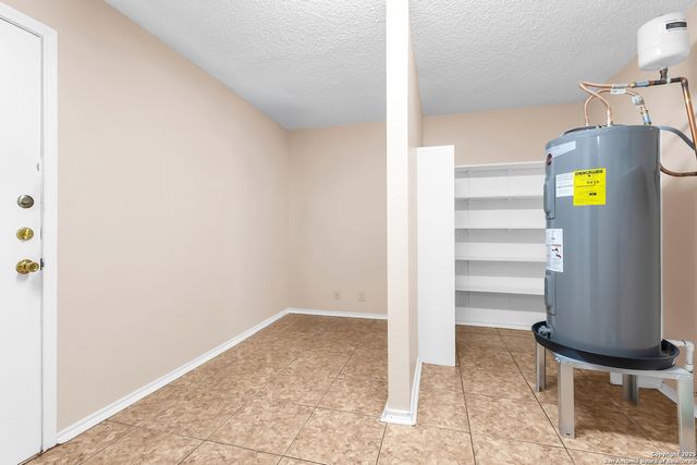 6161 Border Trail Dr, San Antonio, TX 78240