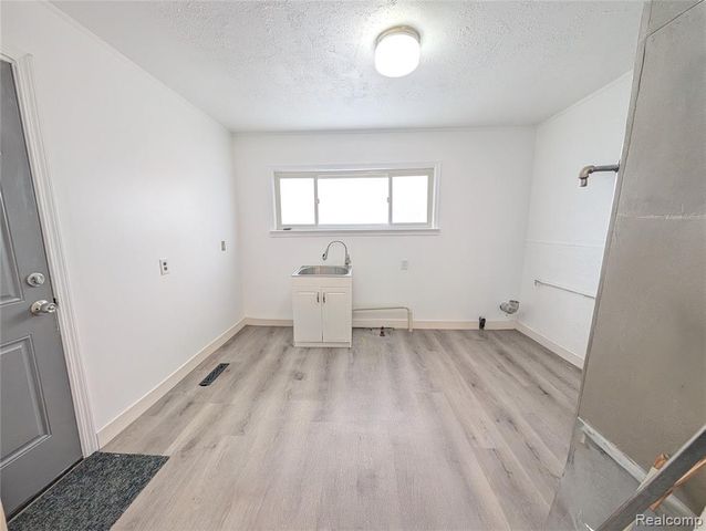 31505 Allegan Court, Westland, MI 48186