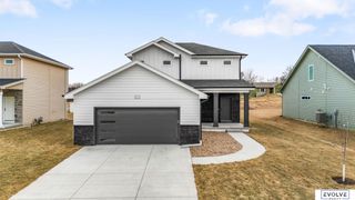 921 Arlene Circle, Papillion, NE 68046