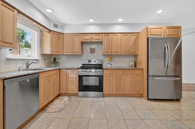 10 Wesley Court, Congers, NY 10920