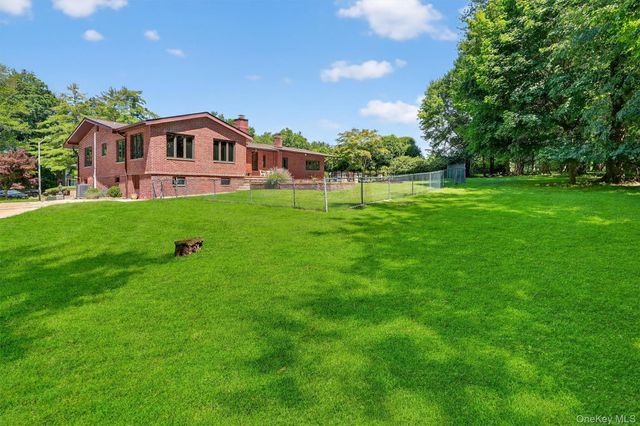 10 Wesley Court, Congers, NY 10920