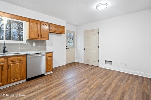 8104 Atlanta Pkwy, Louisville, KY 40214