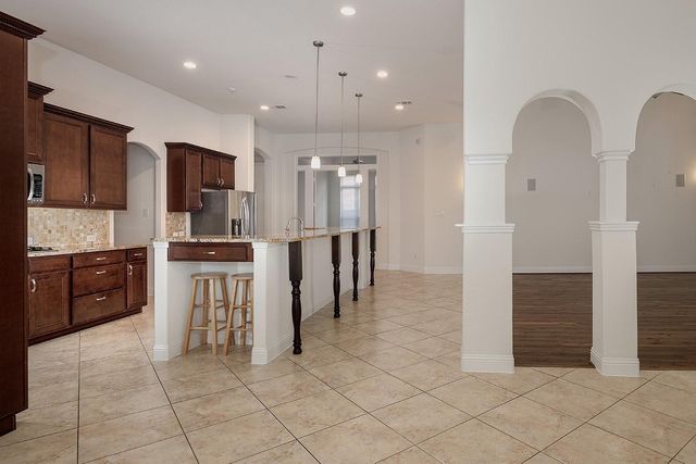 46 Caprice Bend Place, Tomball, TX 77375