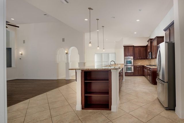 46 Caprice Bend Place, Tomball, TX 77375