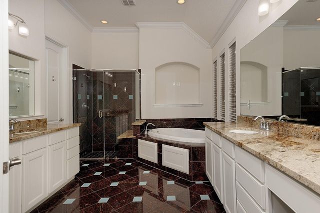 46 Caprice Bend Place, Tomball, TX 77375