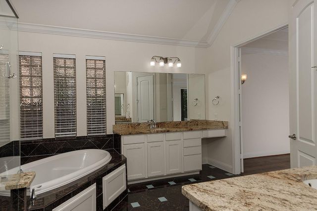 46 Caprice Bend Place, Tomball, TX 77375