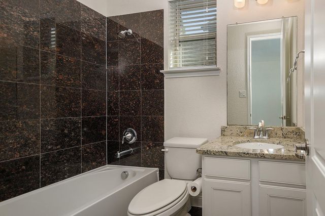 46 Caprice Bend Place, Tomball, TX 77375