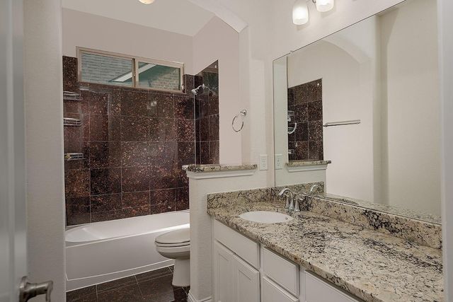 46 Caprice Bend Place, Tomball, TX 77375