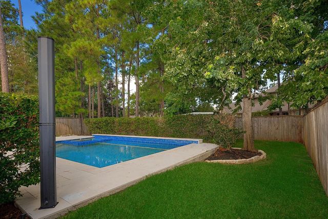 46 Caprice Bend Place, Tomball, TX 77375
