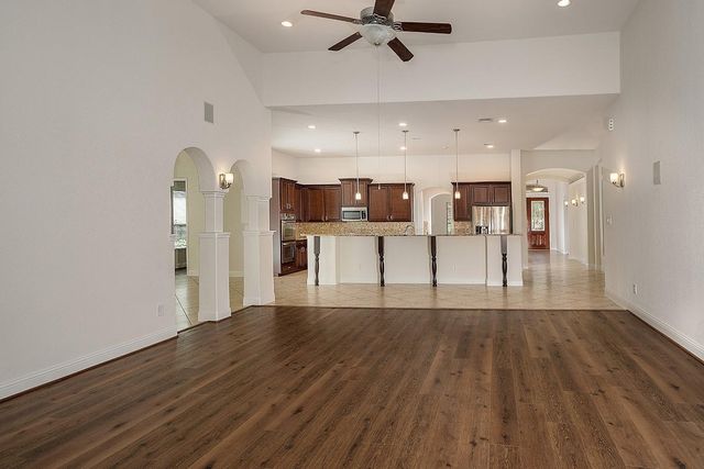 46 Caprice Bend Place, Tomball, TX 77375