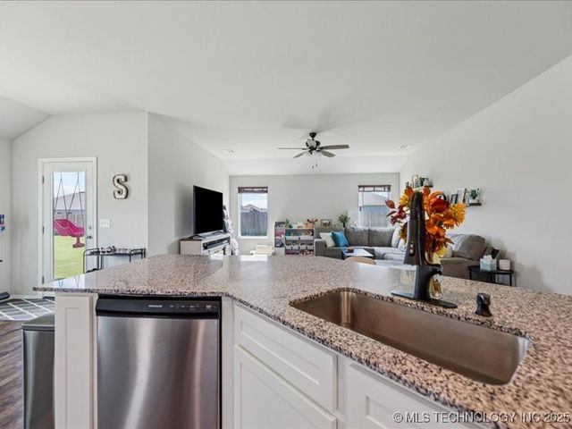7502 E 144th Place N, Collinsville, OK 74021