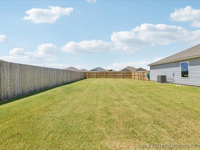 7502 E 144th Place N, Collinsville, OK 74021