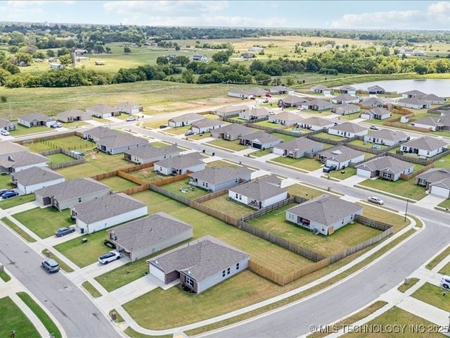 7502 E 144th Place N, Collinsville, OK 74021