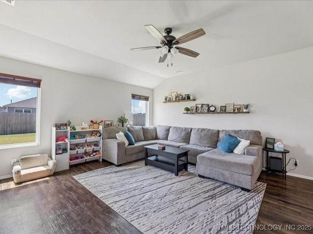 7502 E 144th Place N, Collinsville, OK 74021