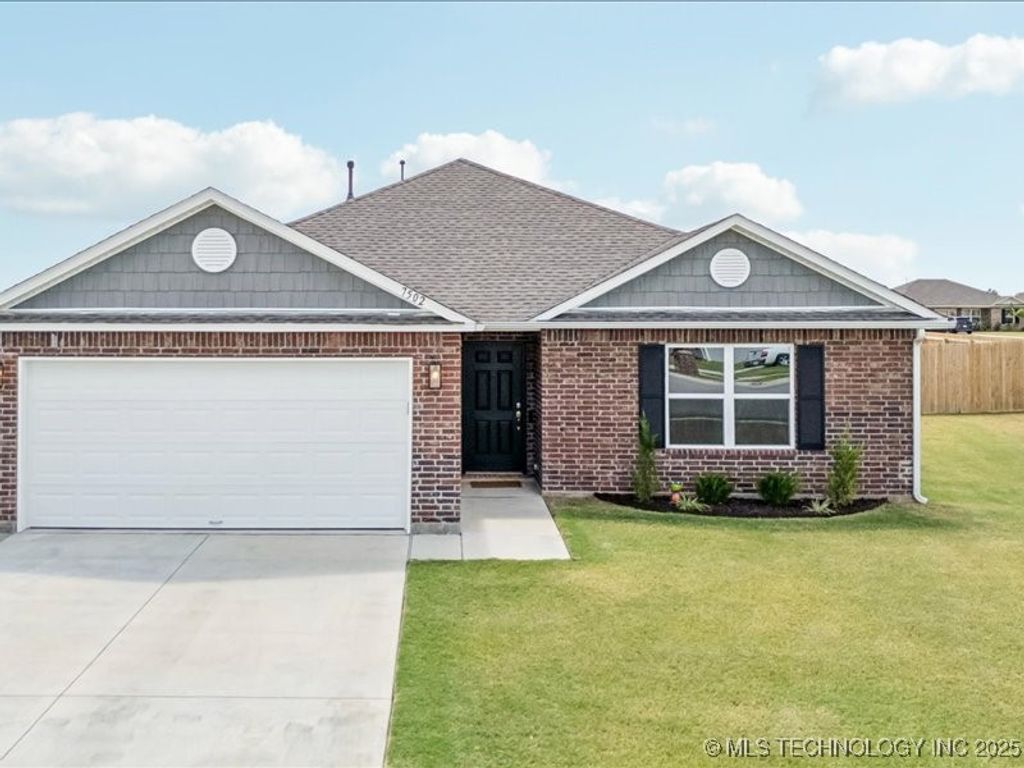 7502 E 144th Place N, Collinsville, OK 74021