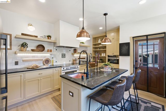 1504 Verdi St, Alameda, CA 94501