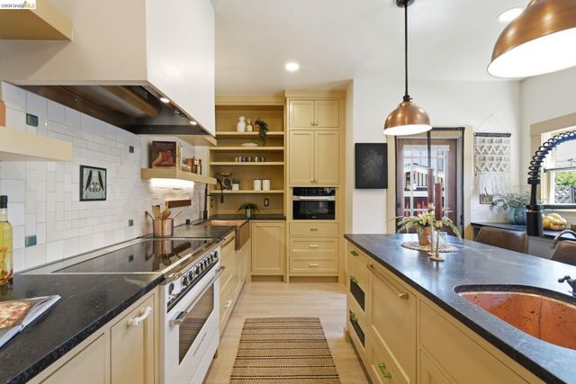 1504 Verdi St, Alameda, CA 94501