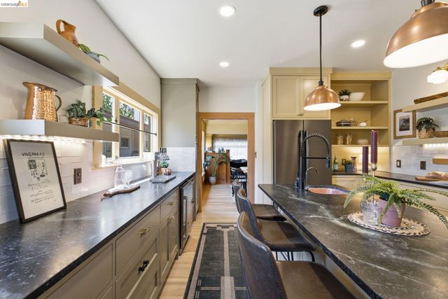 1504 Verdi St, Alameda, CA 94501
