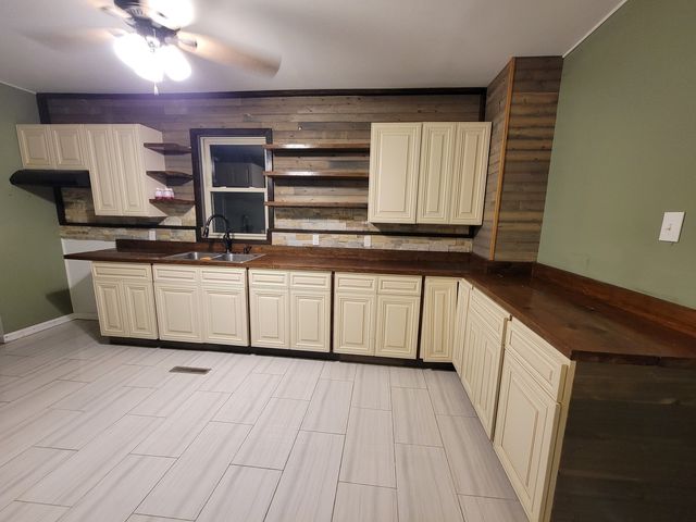 915 W Superior Street, Ottawa, IL 61350