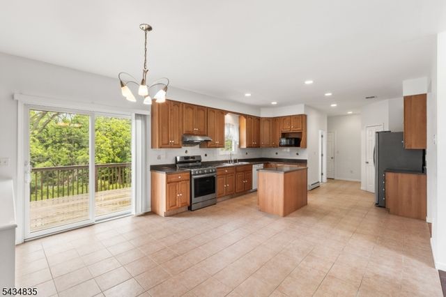 14 Lakeview Ter, Sussex Boro, NJ 07461