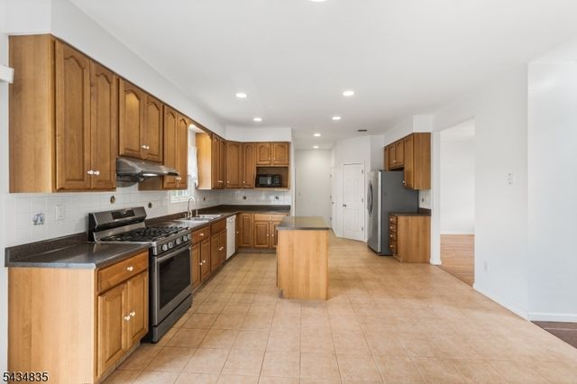 14 Lakeview Ter, Sussex Boro, NJ 07461