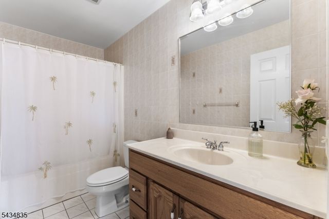 14 Lakeview Ter, Sussex Boro, NJ 07461