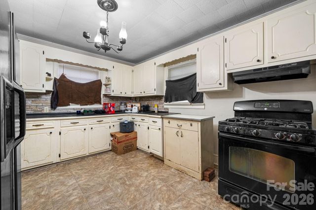 1311 N College Avenue, Newton, NC 28658
