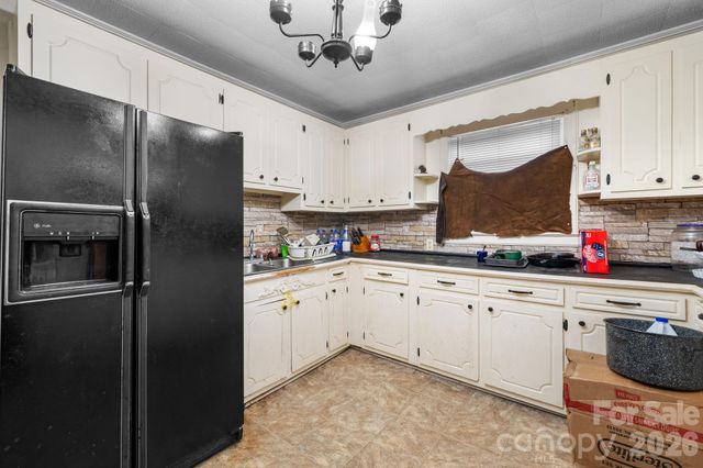 1311 N College Avenue, Newton, NC 28658