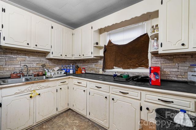 1311 N College Avenue, Newton, NC 28658
