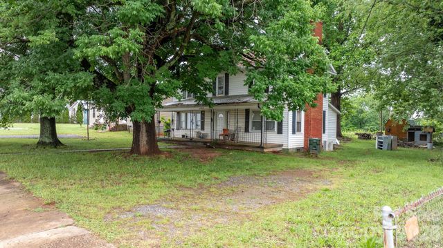 1311 N College Avenue, Newton, NC 28658