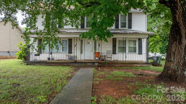 1311 N College Avenue, Newton, NC 28658